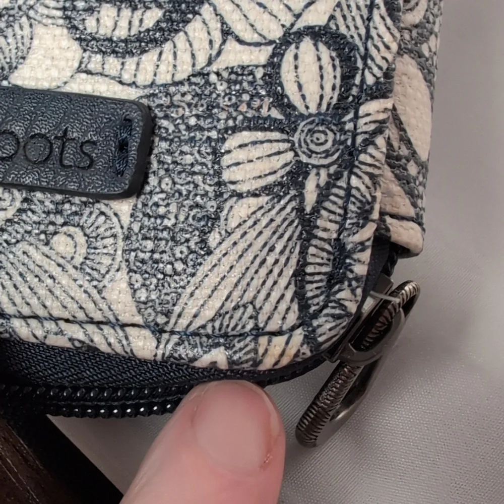 Sakroots Small Phone Crossbody Bag Cobalt Spirit Desert
